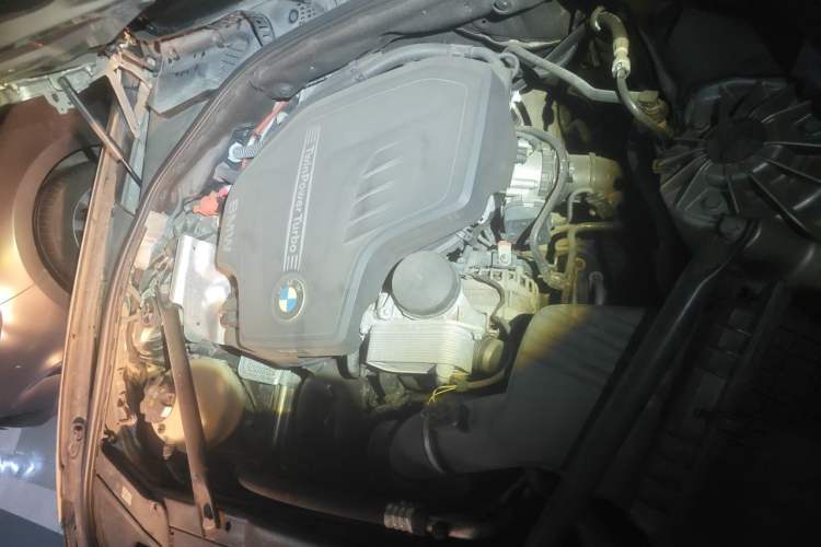 Used BMW 5 Series 2014 525Li Leading Model Engine Bay