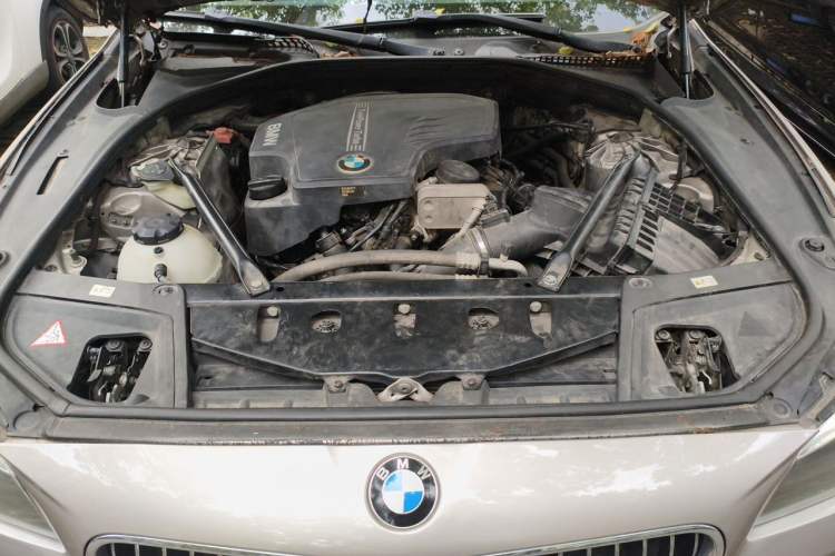 Used BMW 5 Series 2014 528Li Leading Model Engine Bay