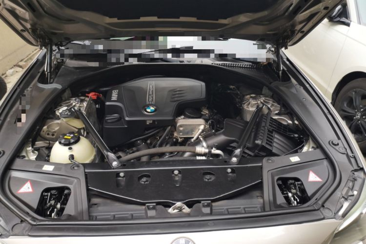 Used BMW 5 Series 2014 520Li Elegant Model Engine Bay