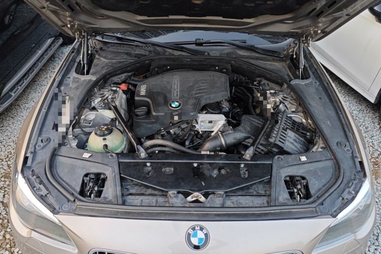 Used BMW 5 Series 2014 525Li Luxury Design Package Engine Bay