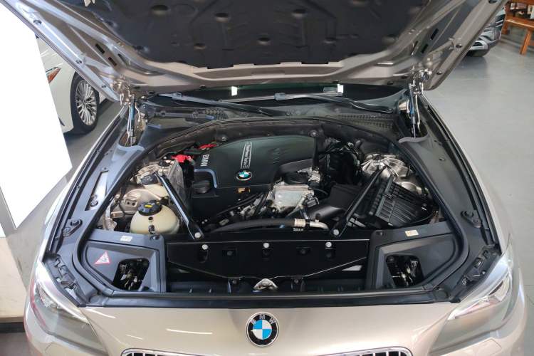 Used BMW 5 Series 2014 525Li Luxury Design Package Engine Bay