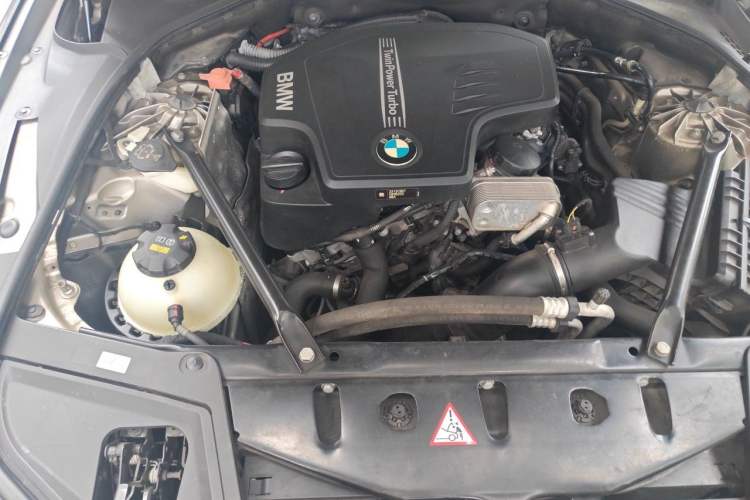 Used BMW 5 Series 2014 525Li Leading Model Engine Bay