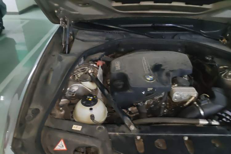 Used BMW 5 Series 2014 525Li Luxury Design Package Engine Bay Right