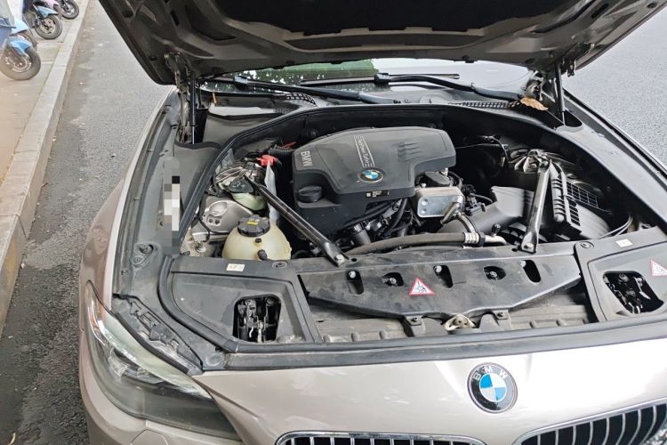 Used BMW 5 Series 2014 525Li Luxury Design Package Engine Bay Right