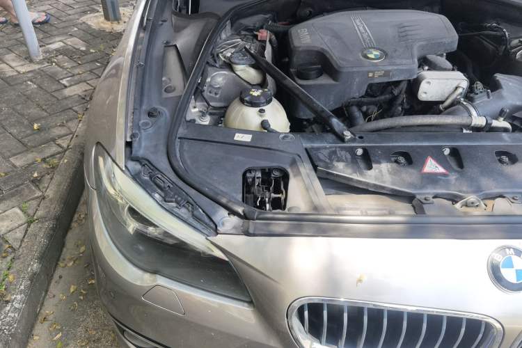 Used BMW 5 Series 2014 525Li Luxury Design Package Engine Bay Right
