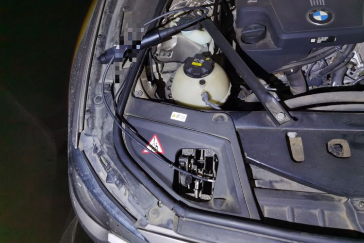 Used BMW 5 Series 2014 525Li Leading Model Engine Bay Right