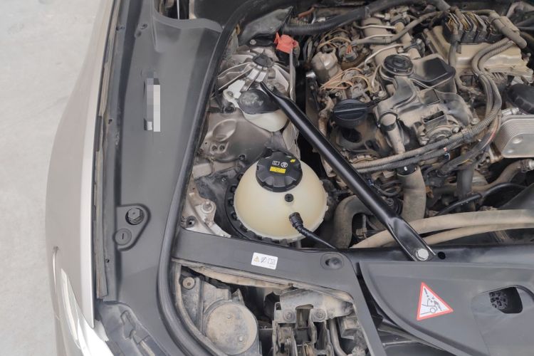 Used BMW 5 Series 2014 525Li Luxury Design Package Engine Bay Right