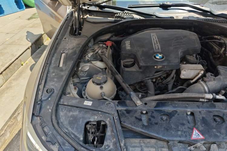 Used BMW 5 Series 2014 525Li Luxury Design Package Engine Bay Right