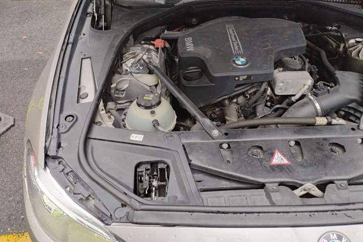 Used BMW 5 Series 2014 525Li Luxury Design Package Engine Bay Right