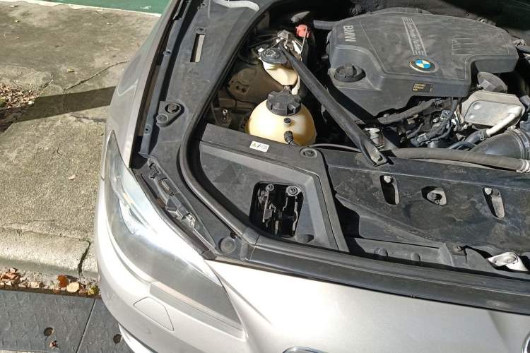 Used BMW 5 Series 2014 520Li Elegant Model Engine Bay Right