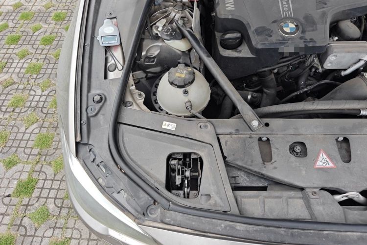 Used BMW 5 Series 2014 520Li Elegant Model Engine Bay Right