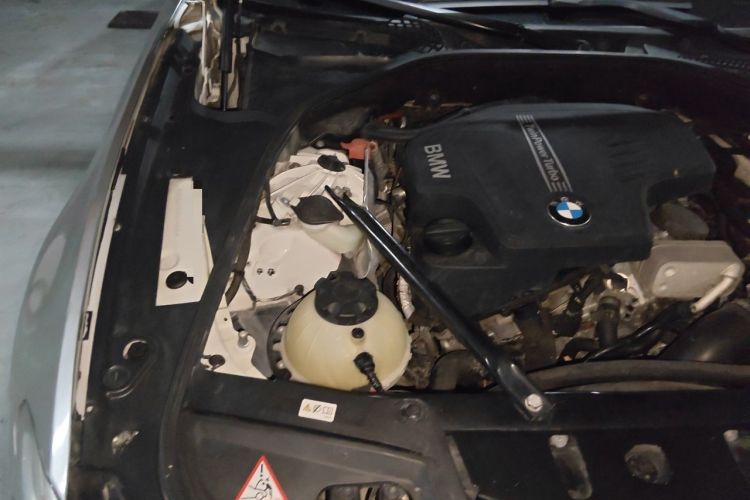 Used BMW 5 Series 2014 525Li Luxury Design Package Engine Bay Right