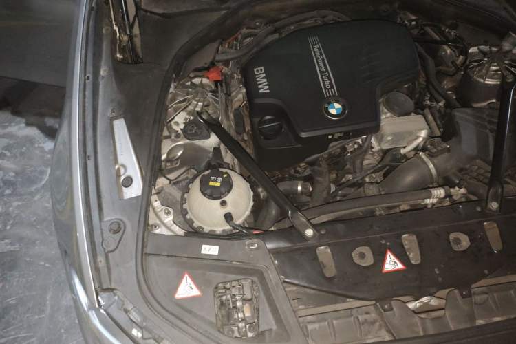 Used BMW 5 Series 2014 520Li Elegant Model Engine Bay Right