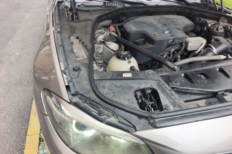 Used BMW 5 Series 2014 520Li Elegant Model Engine Bay Right