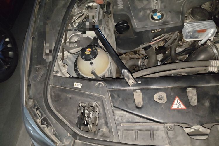 Used BMW 5 Series 2014 520Li Elegant Model Engine Bay Right