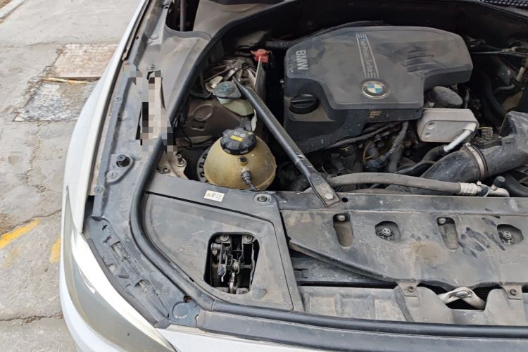 Used BMW 5 Series 2014 525Li Luxury Design Package Engine Bay Right