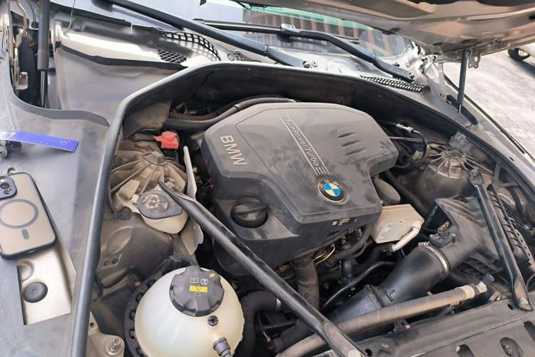 Used BMW 5 Series 2014 520Li Elegant Model Engine Bay Right