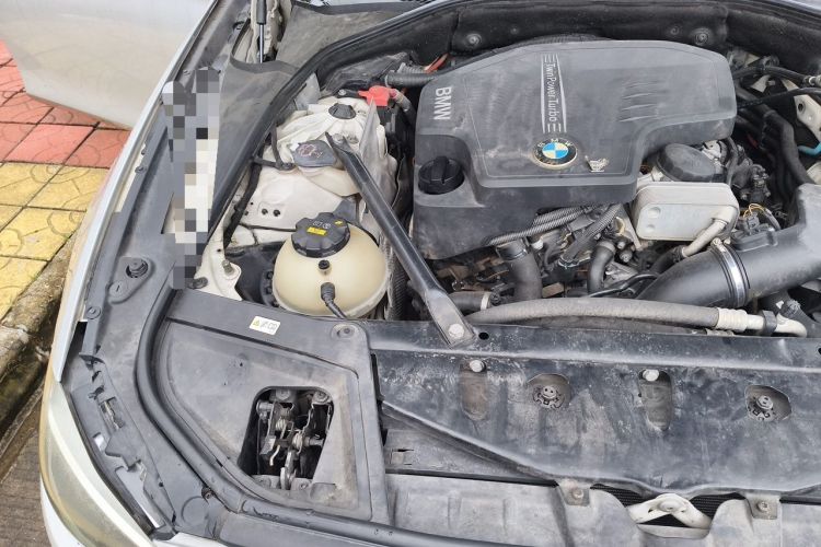 Used BMW 5 Series 2014 520i Elegant Edition Engine Bay Right