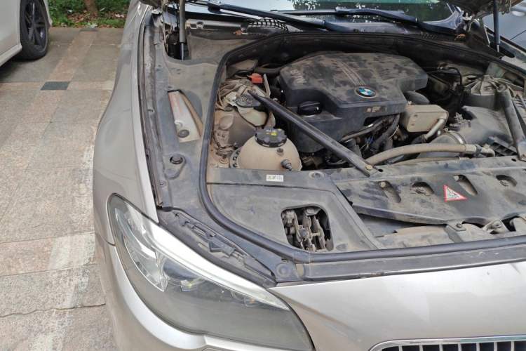Used BMW 5 Series 2014 525Li Leading Model Engine Bay Right