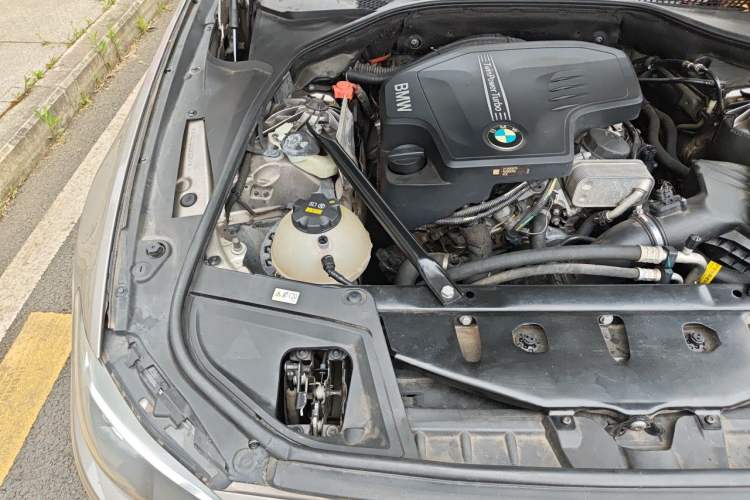 Used BMW 5 Series 2014 520Li Elegant Model Engine Bay Right