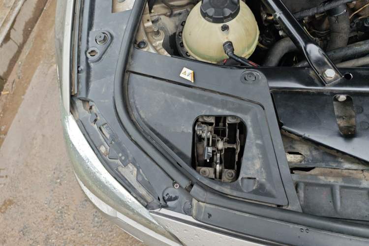 Used BMW 5 Series 2014 525Li Leading Model Engine Bay Right