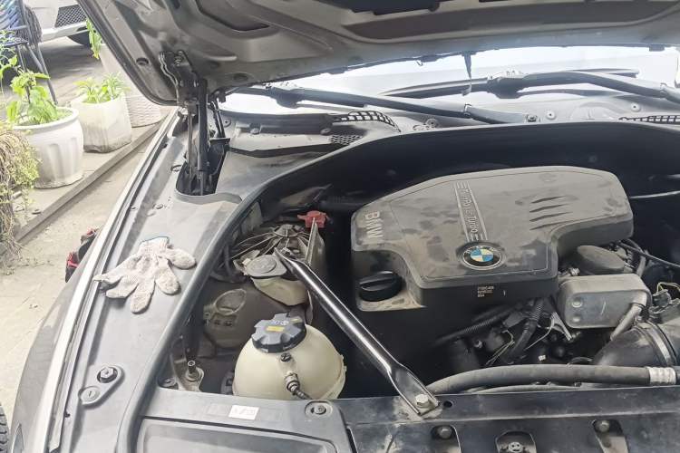 Used BMW 5 Series 2014 528Li Leading Model Engine Bay Right