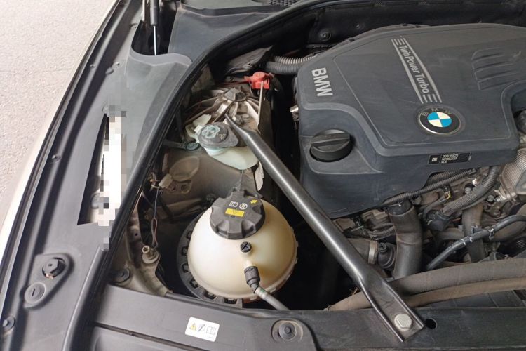 Used BMW 5 Series 2014 520Li Elegant Model Engine Bay Right