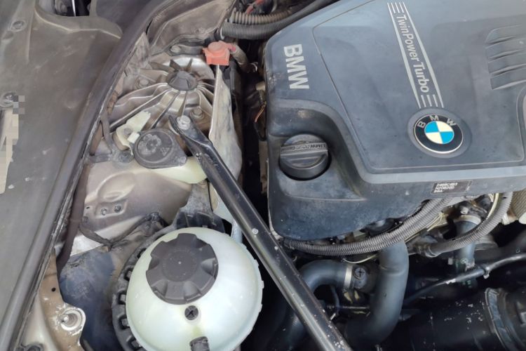 Used BMW 5 Series 2014 520Li Elegant Model Engine Bay Right