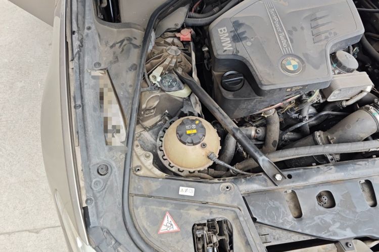Used BMW 5 Series 2014 520Li Elegant Model Engine Bay Right