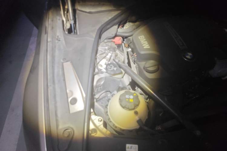 Used BMW 5 Series 2014 525Li Leading Model Engine Bay Right