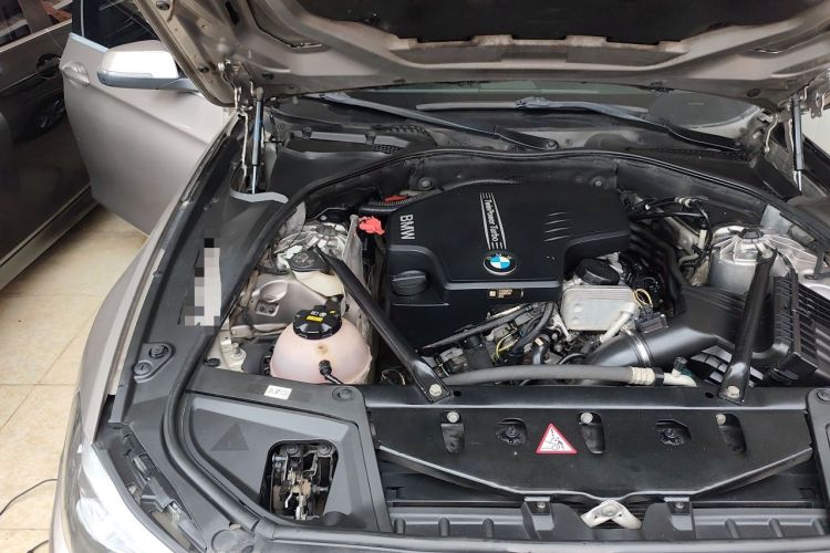 Used BMW 5 Series 2014 520Li Elegant Model Engine Bay Right