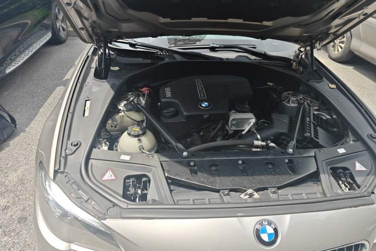 Used BMW 5 Series 2014 525Li Luxury Design Package Engine Bay Right