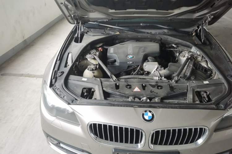 Used BMW 5 Series 2014 520Li Elegant Model Engine Bay Right