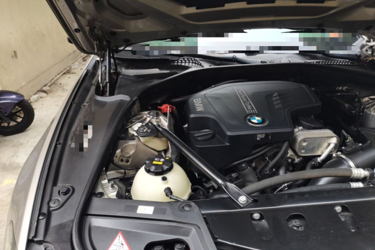Used BMW 5 Series 2014 520Li Elegant Model Engine Bay Right