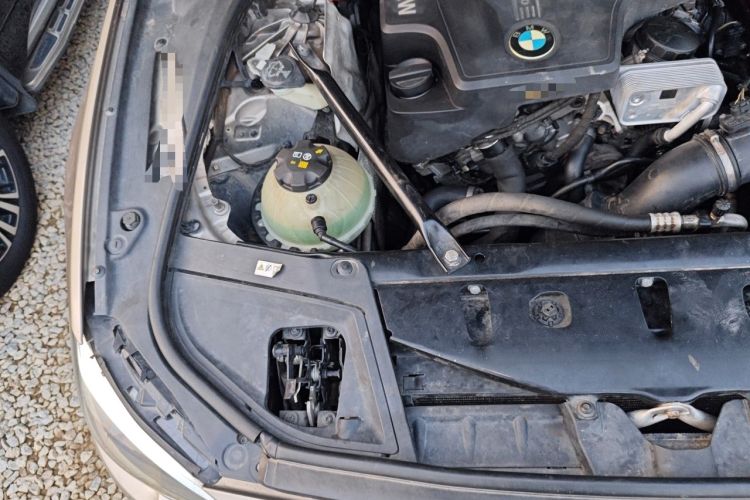 Used BMW 5 Series 2014 525Li Luxury Design Package Engine Bay Right