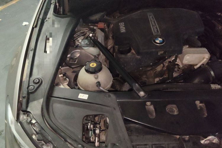 Used BMW 5 Series 2014 520Li Elegant Model Engine Bay Right