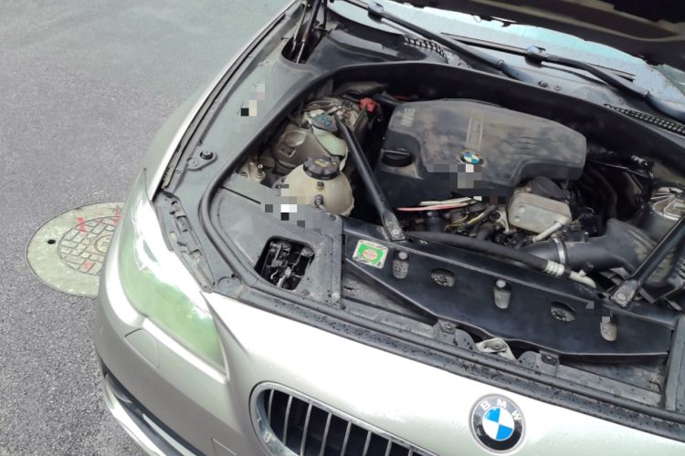 Used BMW 5 Series 2014 520Li Elegant Model Engine Bay Right
