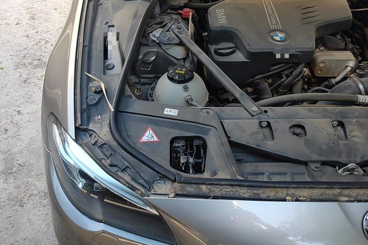 Used BMW 5 Series 2014 520Li Elegant Model Engine Bay Right