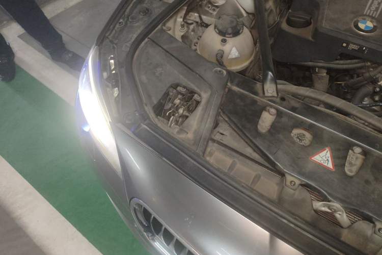 Used BMW 5 Series 2014 520Li Elegant Model Engine Bay Right