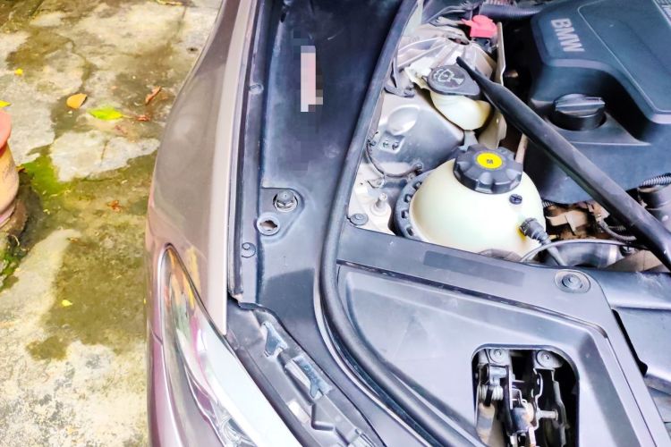 Used BMW 5 Series 2014 520Li Elegant Model Engine Bay Right