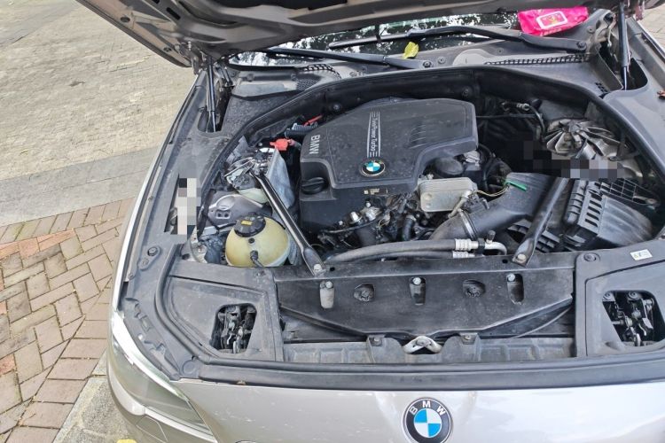 Used BMW 5 Series 2014 520Li Elegant Model Engine Bay Right