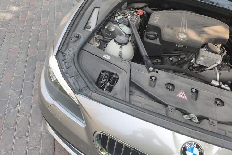 Used BMW 5 Series 2014 525Li Leading Model Engine Bay Right