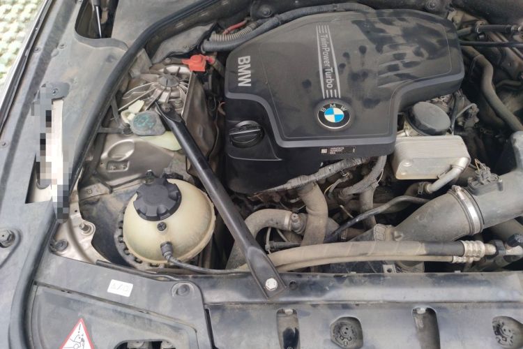 Used BMW 5 Series 2014 525Li Leading Model Engine Bay Right
