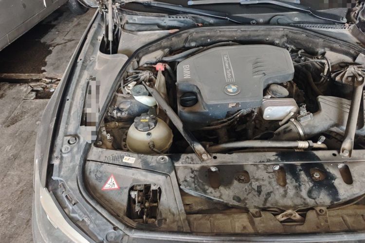 Used BMW 5 Series 2014 525Li Leading Model Engine Bay Right