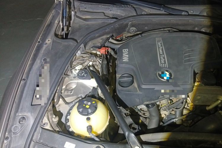 Used BMW 5 Series 2014 520Li Elegant Model Engine Bay Right