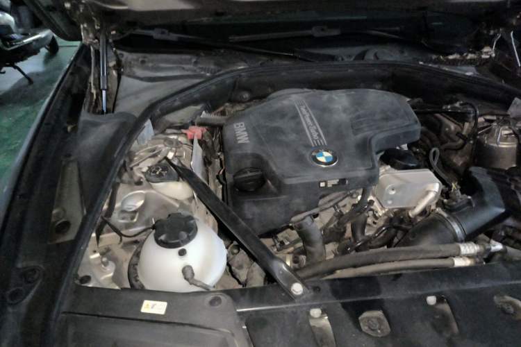Used BMW 5 Series 2014 525Li Luxury Design Package Engine Bay Right