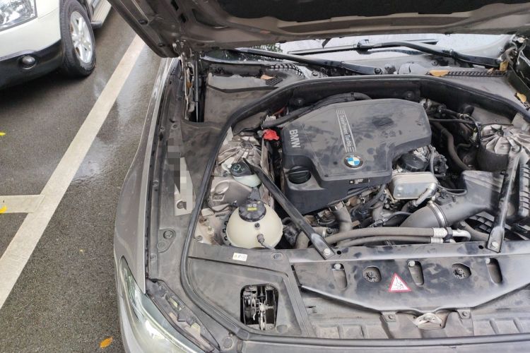 Used BMW 5 Series 2014 525Li Luxury Design Package Engine Bay Right