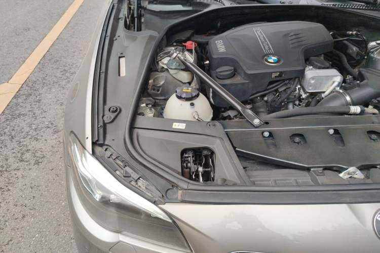 Used BMW 5 Series 2014 525Li Leading Model Engine Bay Right