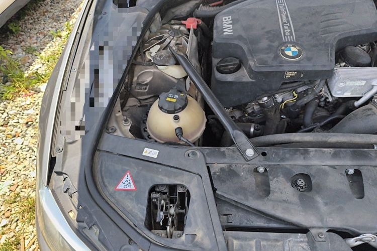 Used BMW 5 Series 2014 525Li Leading Model Engine Bay Right