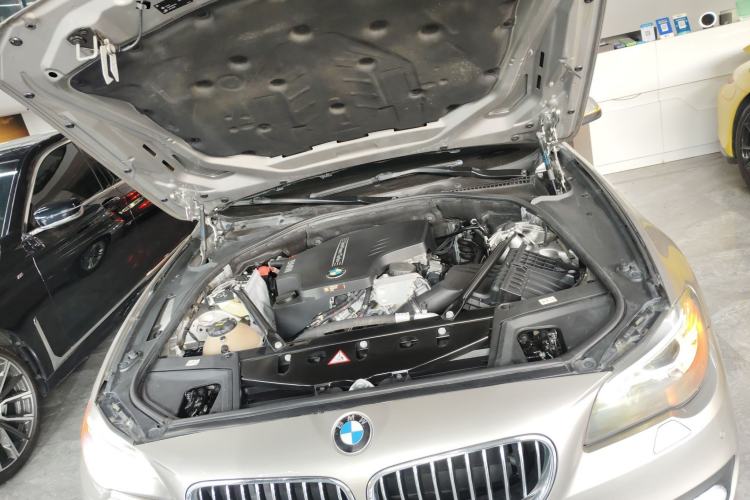 Used BMW 5 Series 2014 525Li Leading Model Engine Bay